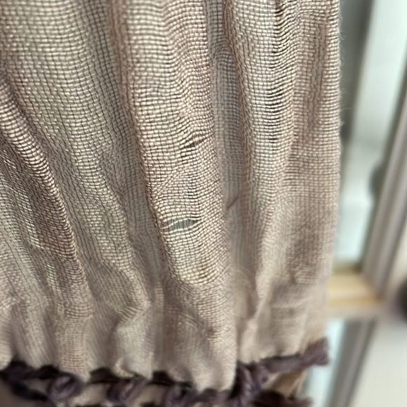 Lavender fringed scarf - Picture 9 of 11